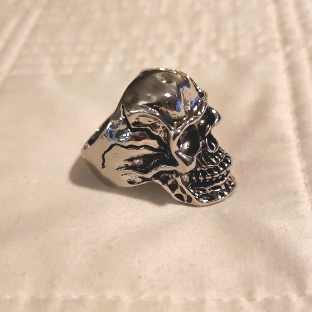 Mens Skull Ring.